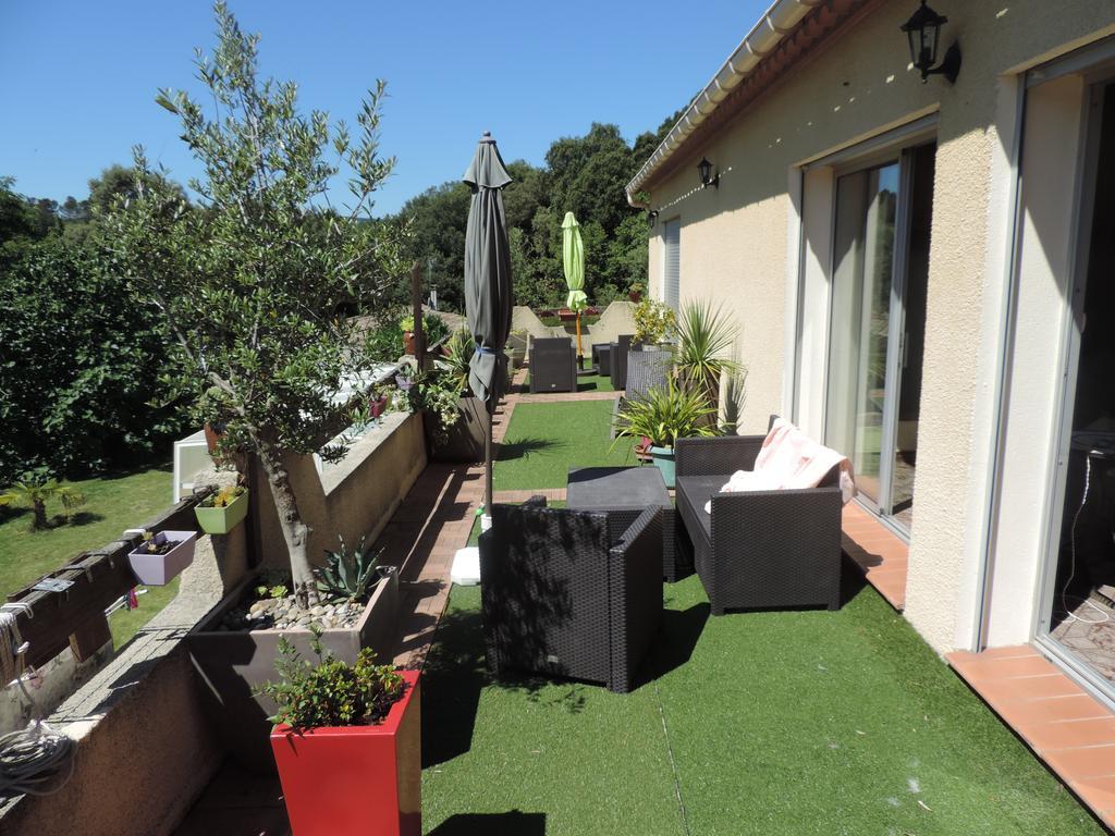 Les Deux Lions Hotel Alairac Exterior foto