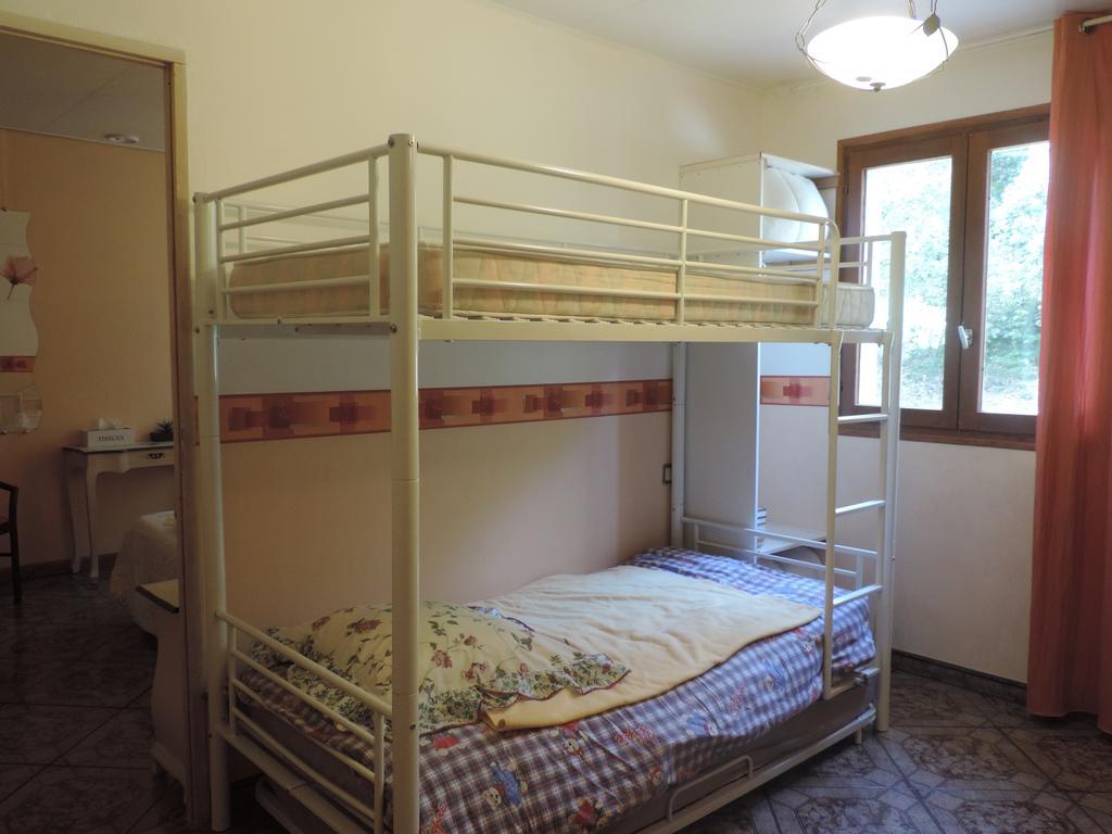 Les Deux Lions Hotel Alairac Cameră foto