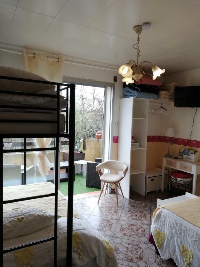 Les Deux Lions Hotel Alairac Exterior foto